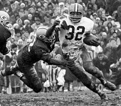 Jim Brown running in the mud against the Green Bay Packers