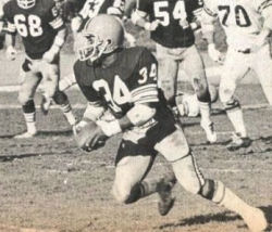 Greg Pruitt running the ball